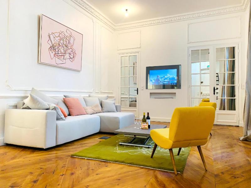 2 bedrooms - Paris centre - Champs Elysees — комфортный отель в Париже