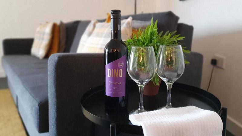 Spacious London apartment 5 min walk to Leytonstone Underground Station and 5 stops to zone 1 — отель с удобствами в Лондоне