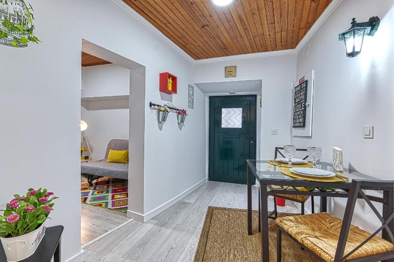 Alfama Rose Apartment — забронировать отель в Лиссабоне