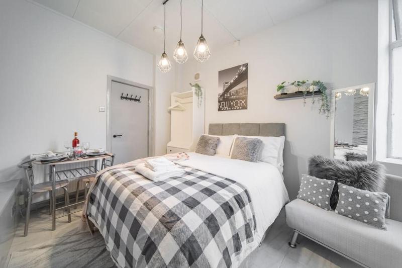 Cozy Studio in Shepherds Bush — забронировать отель в Лондоне