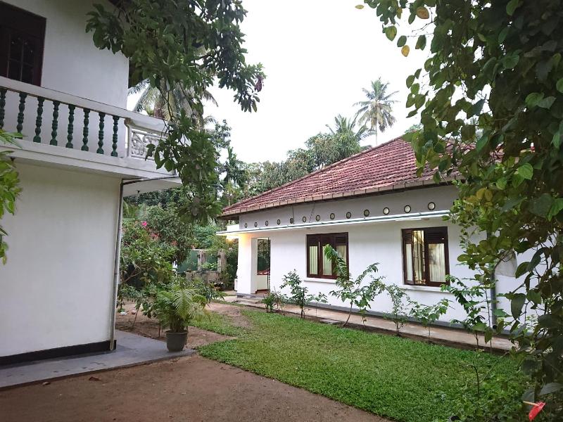 More Attractive wonderful 1950 mid-century home with another newly built house — отзывы гостей и цены