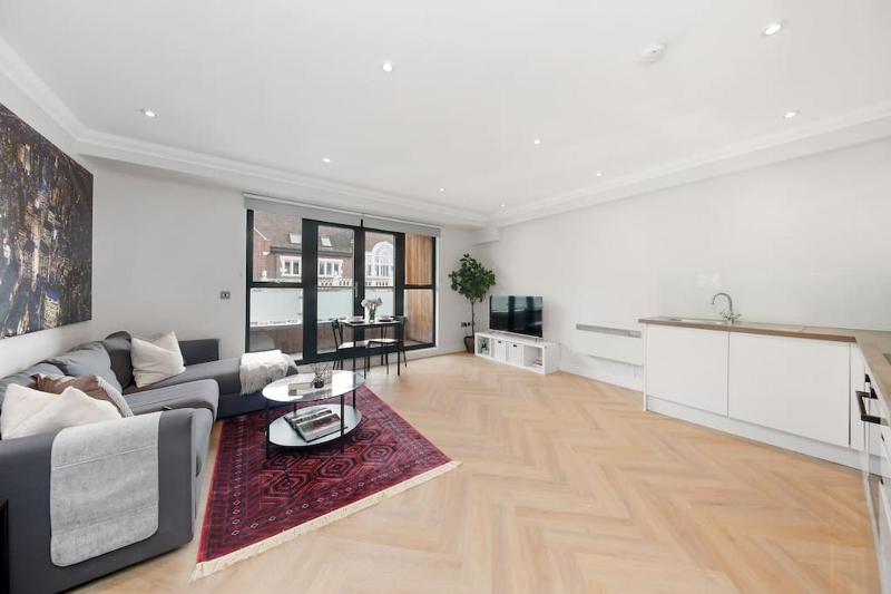 Pleasing 2bed flat 10min to Wimbledon tennis court — забронировать отель в Лондоне