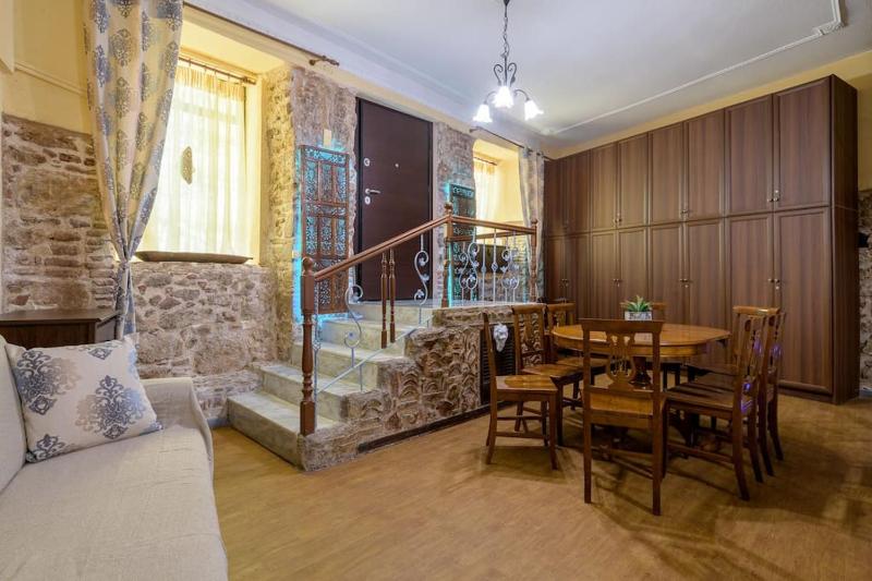 Pame Rentals - Neo Classical Maisonette with 4 BD in Psyri — отзывы гостей и цены