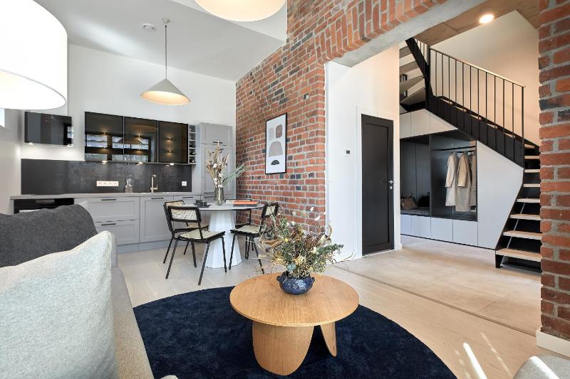High ceiling loft with its own backyard and a terrace — отель с удобствами в таллине