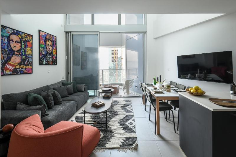 Luxury 3BR Duplex with Sea View in Tel-Aviv Center by Sea N' Rent — комфортный отель в Тель-Авиве