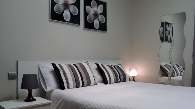 Hostal Cervantes — отель с удобствами в Мадриде
