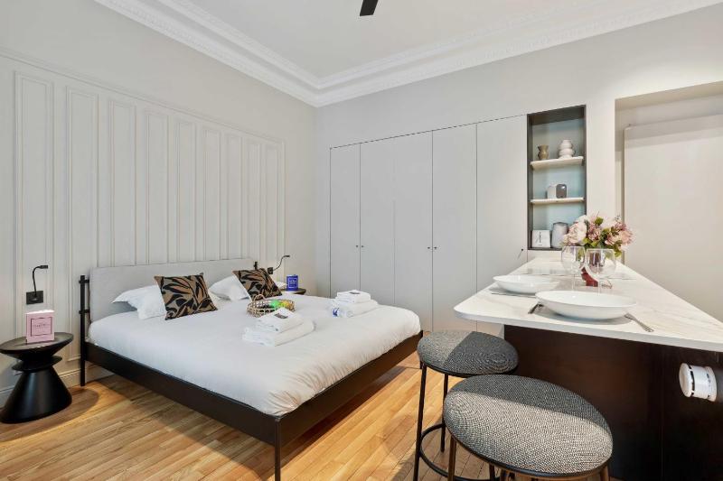 Цены на Interior Design & Small Pool - Apartment 2P - Monceau в Париже