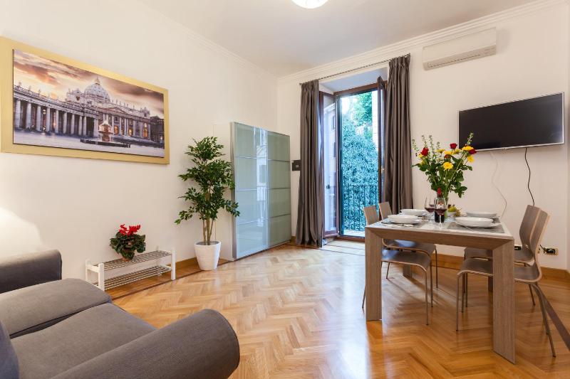 Vatican Loris House — забронировать отель в Риме