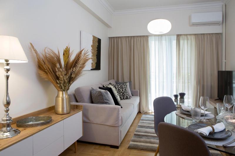 Warm & Coozy Residence — забронировать отель в Афины