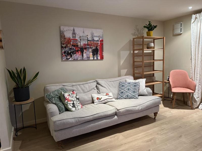 Цены на Spacious,1 bed, large balcony, Parsons Green St в Лондоне