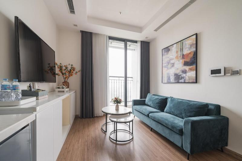 Цены на Sunhouse land- 2 bedrooms apartment vinhomes green bay в Ханое