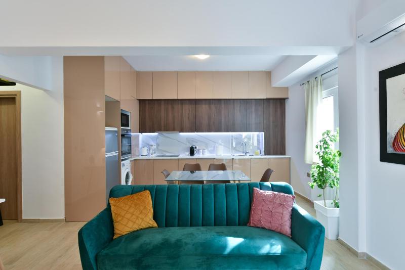 2bedroom Renovated Apartment — забронировать отель в Афины