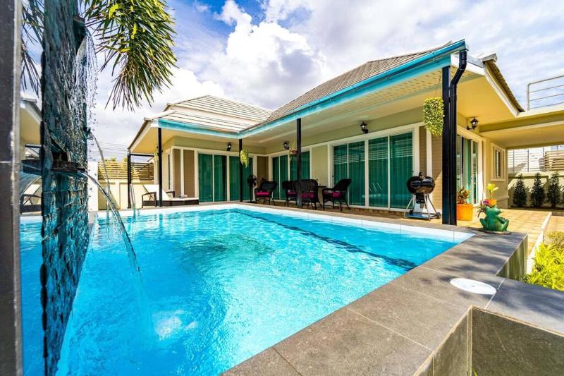 New 2 Bedroom Pool Villa C882 — отель в Хуа, Таиланд