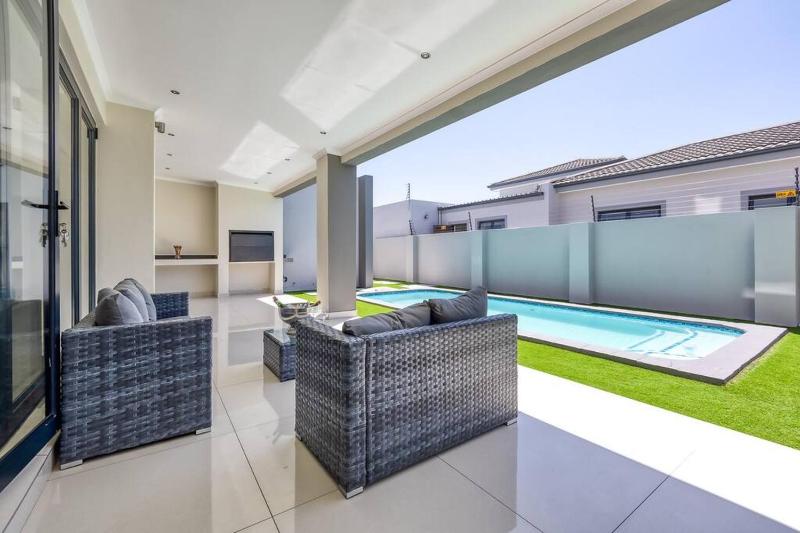 Modern Family house 4 bdrm-Tranquility guaranteed — комфортный отель в Кейптауне