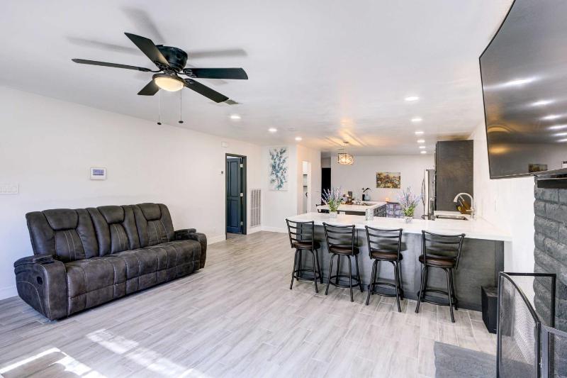 Pet-Friendly Las Vegas Home with Private Yard! — отзывы гостей и цены
