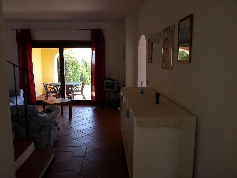 Villa Serena B a Stintino - Colorata villa con piscina
