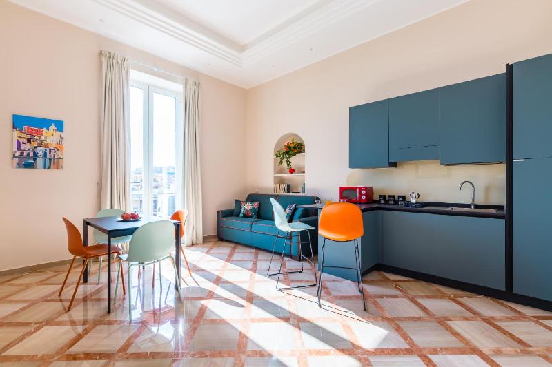 Vittorio Emanuele Modern Apartments by Wonderful Italy — отель с удобствами в Неаполе