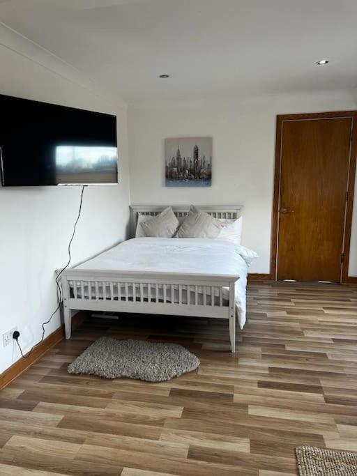 Quirky studio flat selfcontained — отель с удобствами в Лондоне