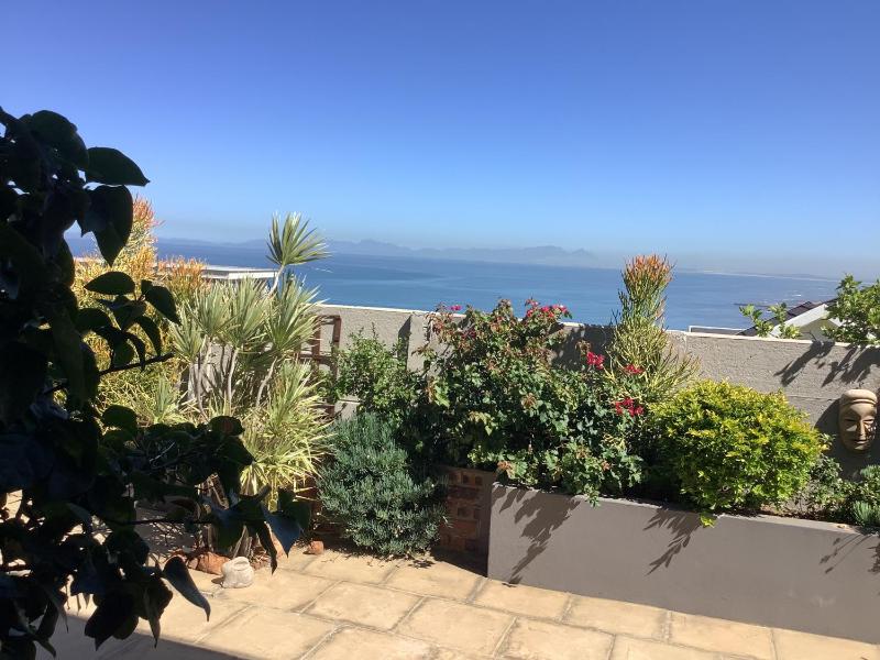 Cozy Garden apartment with amazing view — отель в Кейптауне, Южноафриканская Республика