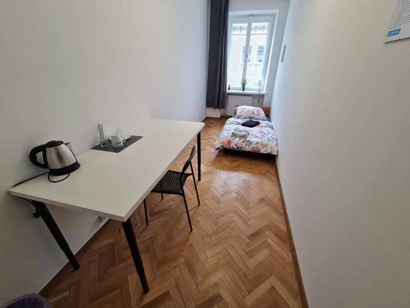 Цены на Fantastic - O13 Room C в Варшаве