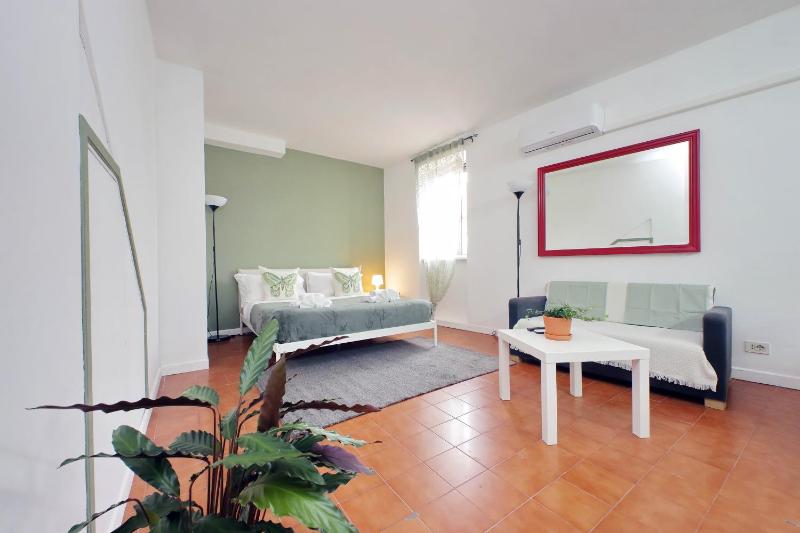 Цены на Trastevere charming Loft в Риме