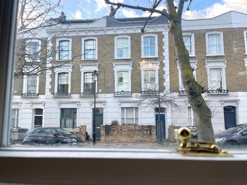 NEW! Luxury 1 bed garden apartment Camden Town — забронировать отель в Лондоне