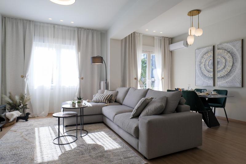 Цены на Acropolis Deluxe 2BR Apartment в Афины