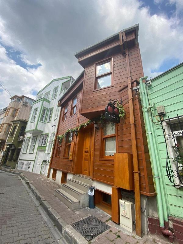 New Cherry Hotel — отель с удобствами в Стамбуле