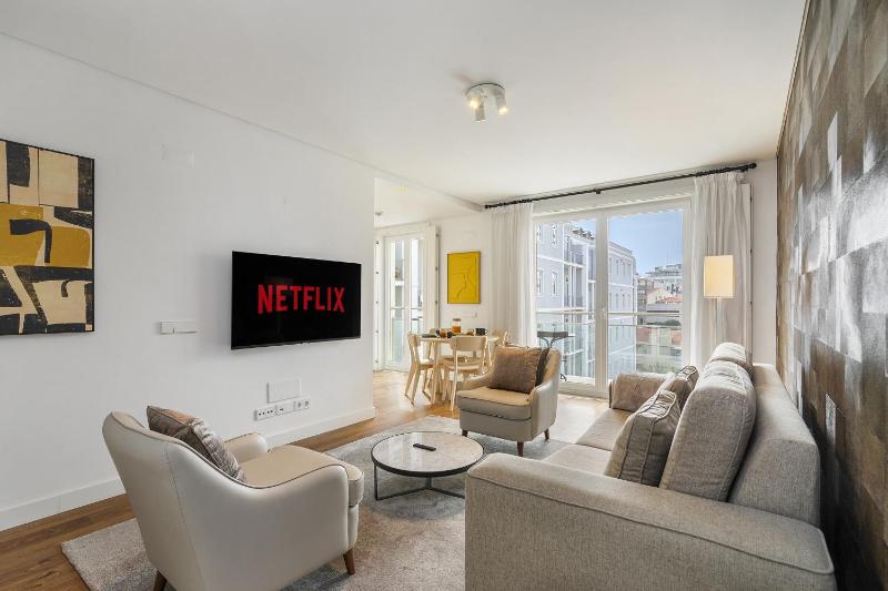 WHome Urban Retreat: Downtown Luxury, Parking, AC & Elevator — отель в Лиссабоне, Португалия