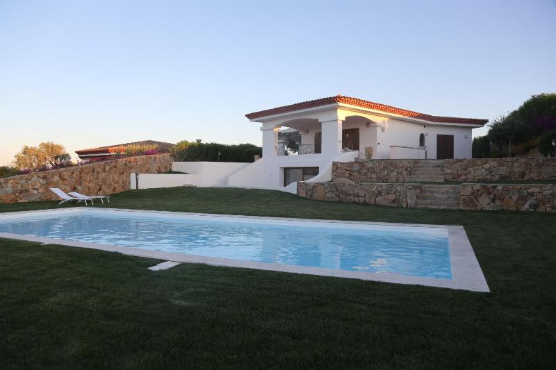Villa Smeralda a Palau - Lussuosa Oasi con Piscina