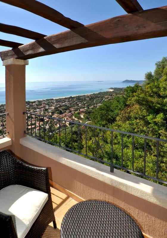 Villa con Vista a Costa Rei - Oasi con piscina privata