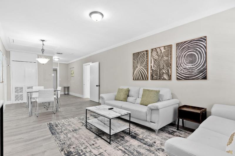 Casa Palmera Paradise Suites in Coral Way — отель с удобствами в Майами