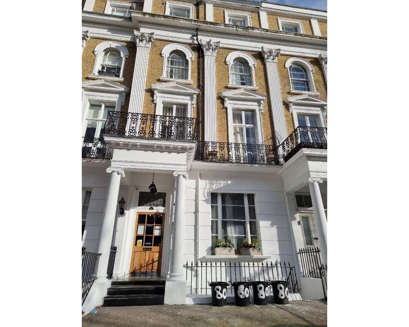 80 Inverness Terrace — отель с удобствами в Лондоне