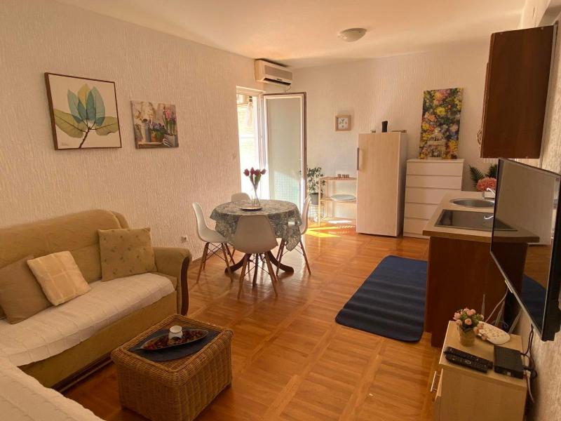 Цены на Sunny apartment в Будва
