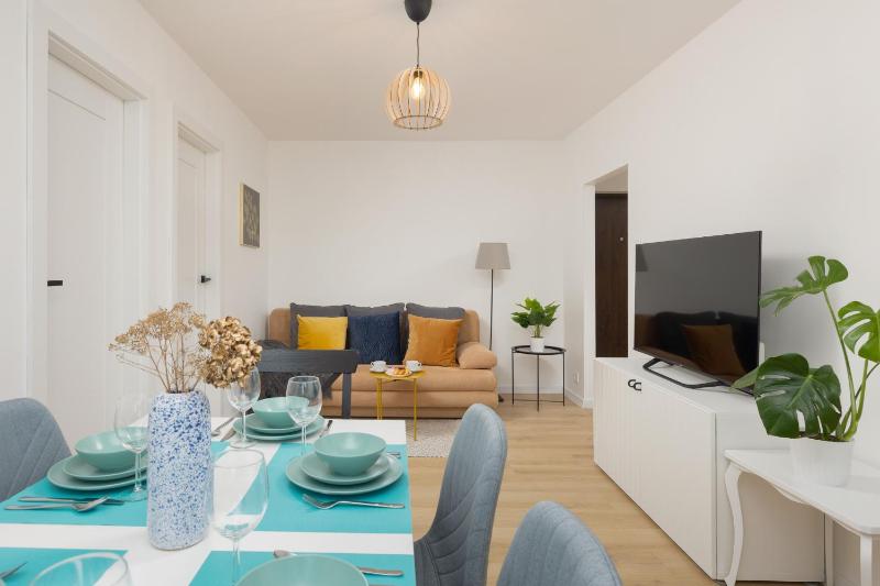 Spacious Apartment Suwalska Targowek by Renters — отель в Варшаве, Польша