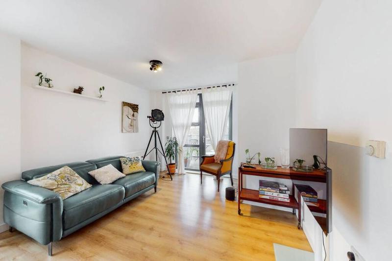 Цены на Modernistic 2-bedroom flat in Shadwell в Лондоне