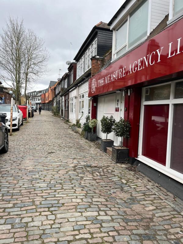 Цены на Studio flat in the heart of Golders Green в Лондоне