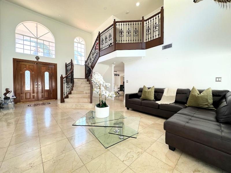 Spacious and Luxurious 4bd 3br House Pool Tub BBQ Private — забронировать отель в Майами