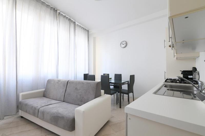 PRESTIGE BOUTIQUE HOMES - Duomo 1 — отель с удобствами в Милане