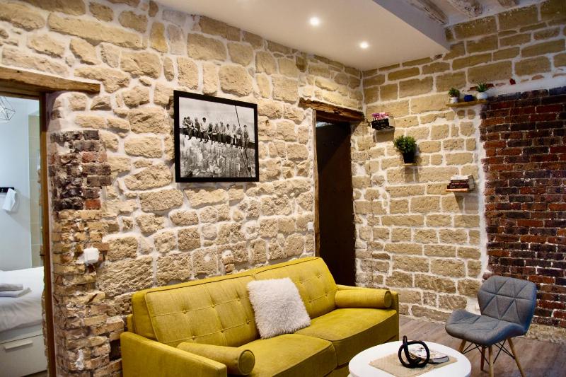 Sweet Virtue-Center of Paris, 2 Bedroom apartment — отель в Париже, Франция