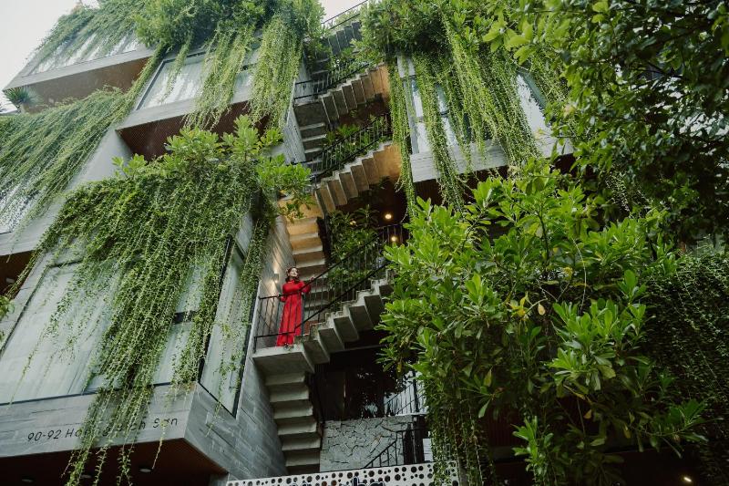 Gorgeous Villa with 15 rooms - 5min to beach- Rooftop Pool — отель с удобным расположением в Дананге