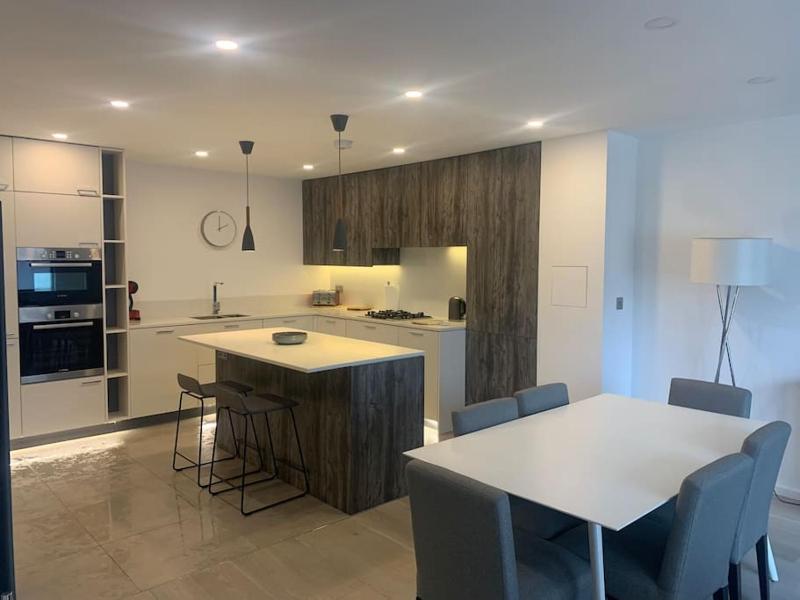 Dockside Sleeps 8, Uber Boat to Canary Wharf in 3 mins — забронировать отель в Лондоне