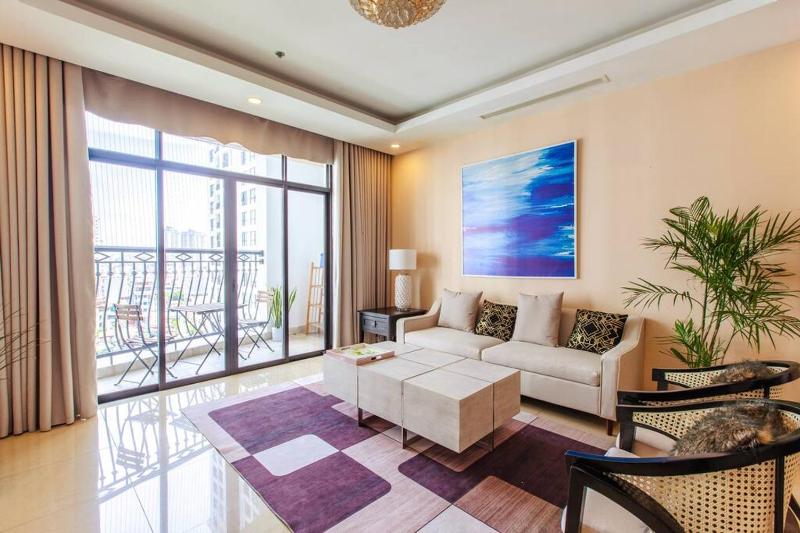 Chi's house - Vinhomes Royal city - 2BR — отель с удобным расположением в Ханое