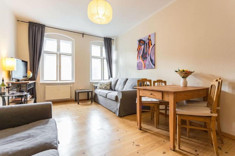 Zentrale Altbauwohnung im Helmholtzkiez — комфортный отель в Берлине