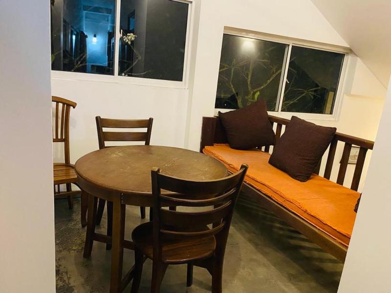 Karuna's Guest House — отель с удобным расположением в Унаватуна