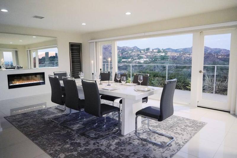 Amazing Views Modern Luxury 4 Bedroom — отель в Лос-Анджелесе, Соединенные Штаты Америки