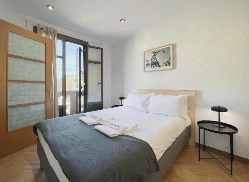 Stay U-nique Apartments Calabria — отель с удобствами в Барселоне