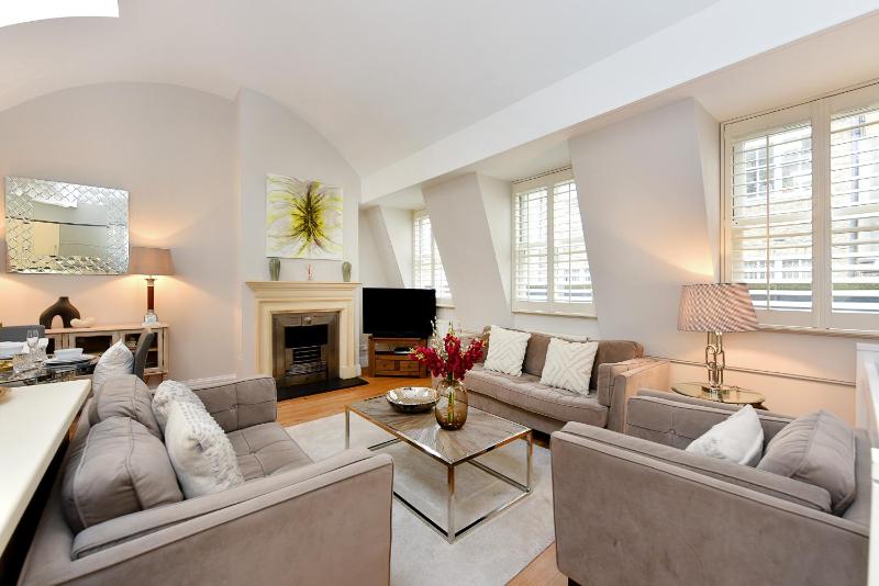 London Choice Apartments - South Kensington - Mews House II — отель с удобным расположением в Лондоне