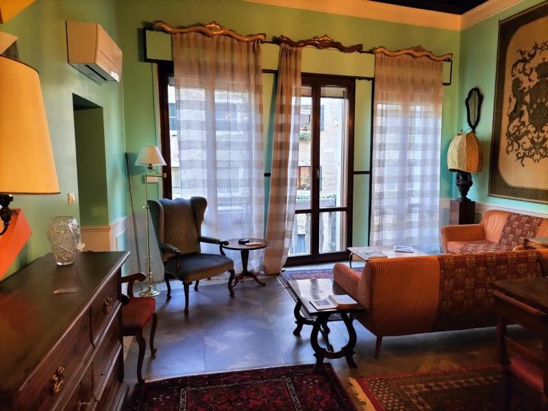 Luxury apartment near Rialto bridge — забронировать отель в Венеции
