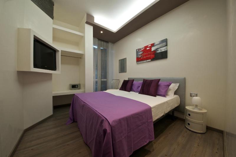 Roma Naif Rooms — отель с удобствами в Риме